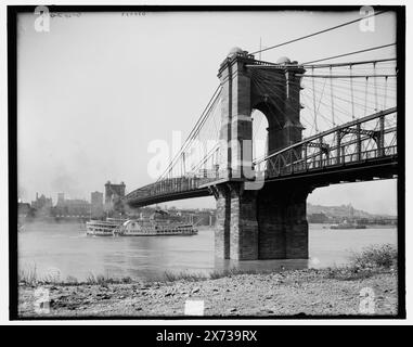 Hängebrücke, Cincinnati, Ohio, entsprechende Glastransparenz (mit demselben Seriencode) auf Videobildschirm 1A-30874., 'Island Queen, The Coney Island Co.' auf Seitenrad., 'G 4296' auf negativ und Transparenz., Detroit Publishing Co.-Nr. 070073., Geschenk; State Historical Society of Colorado; 1949, Bridges. , Seitenräder. , Usa, Ohio, Cincinnati. Stockfoto