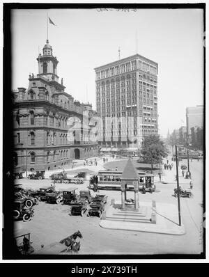 City Hall and Campus Martius, Detroit, mir., Titel entwickelt von Cataloger., 'G 8689' auf negativ., Detroit Publishing Co.-Nr. 500087., Geschenk; State Historical Society of Colorado; 1949, City & Town Hall. , Kommerzielle Einrichtungen. , Parkplatz. , Plazas. , Usa, Michigan, Detroit. Stockfoto