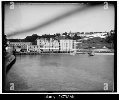 Chippewa Hotel and Old Fort, Mackinac, mir., Titel aus Jacke., 'G 4455' auf negativ. Detroit Publishing Co.-Nr. 036435., Geschenk; State Historical Society of Colorado; 1949, Hotels. , Forts & Fortifications. , Hafen. , Usa, Michigan, Mackinac Island. Stockfoto