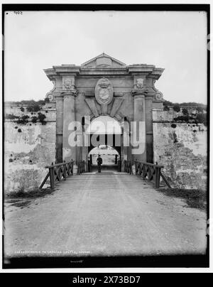 Eintritt zum Cabanas Castle, Havanna, Detroit Publishing Co.-Nr. 05890., Geschenk; State Historical Society of Colorado; 1949, Castillo de San Carlos de la Cabana (Havanna, Kuba), Forts & Fortifications. , Brücken. , Gates. Kuba, Havanna. Stockfoto