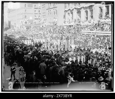 7. Regiment, New Yorker Nationalgarde, Dewey Landparade, Detroit Publishing Co.-Nr. 021210., Geschenk; State Historical Society of Colorado; 1949, New York (State), National Guard., Regiment, 7. , Dewey Celebration, 1899. , Paraden und Prozessionen. , Usa, New York (Bundesstaat), New York. Stockfoto