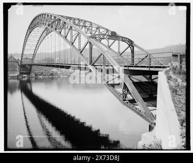 Arch Bridge, Bellows Falls, Vt., 'Saunderson' und '13' auf negativ, Detroit Publishing Co.-Nr. 070090., Geschenk; State Historical Society of Colorado; 1949, Bridges. , Flüsse. , Usa, Vermont, Bellows Falls. , Usa, Connecticut River. Stockfoto