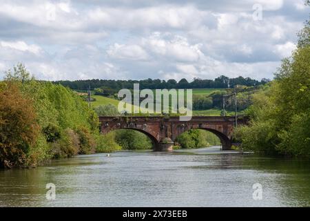 Die Gatehampton Railway Bridge, auch Goring Viaduct genannt, überquert die Themse bei Goring an der Grenze zu Oxfordshire Berkshire in England Stockfoto