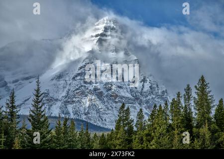 Kanada; Alberta; Rocky Mountains; Banff; Nationalpark; Lake, White Pyramid Peak entlang des Icefield Parkway, Stockfoto