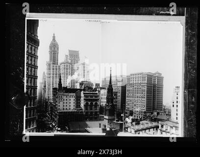 Singer Building, City Investing Building und Hudson Terminal Building with Trinity Church Tureple, New York, New York, New York, New York, New York, New York, Titel vom Kataloger., 'G 5123' im linken Abschnitt; 'G 5122' im rechten Abschnitt., Foto von zwei Fotoabzügen, die ein Panorama bilden; vgl. negative D4-90238., Detroit Publishing Co.-Nr. 10238., Geschenk; State Historical Society of Colorado; 1949, Wolkenkratzer. , Bürogebäude. , Usa, New York (Bundesstaat), New York. Stockfoto