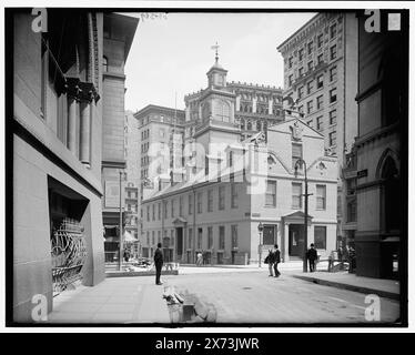 Old State House Front von Court Street, Boston, Mass., Titel von Jacke, '3259' auf negativ. Detroit Publishing Co.-Nr. 034389., Geschenk; State Historical Society of Colorado; 1949, Capitols. , Straßen. , Kommerzielle Einrichtungen. , Usa, Massachusetts, Boston. Stockfoto