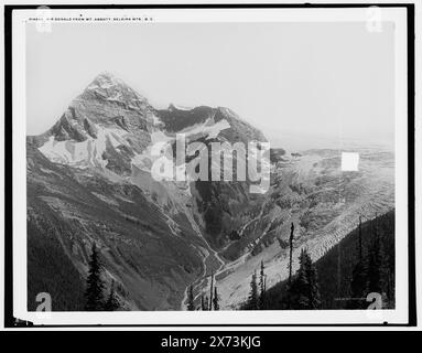 Sir Donald vom Mt. Abbott, Selkirk MTS., B.C., Transparentfolien sind Teil eines vierteiligen Panoramas; linker Abschnitt nicht in Sammlung., '010681 (4)' auf Transparentfolien., Detroit Publishing Co.-Nr. 014646., Geschenk; State Historical Society of Colorado; 1949, Mountains. , Kanada, British Columbia. , Kanada, Selkirk Range. Stockfoto