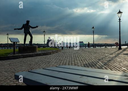 Billy Fury Statue am Hafen von Liverpool. Stockfoto