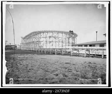 Achterbahn, Paragon Park, Nantasket Beach, Mass., '2813' auf negativ. Detroit Publishing Co.-Nr. 018802., Geschenk; State Historical Society of Colorado; 1949, Vergnügungsparks. , Achterbahnen. , Usa, Massachusetts, Nantasket Beach. Stockfoto