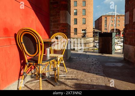 Restaurantfront am Albert Dock in Liverpool. Stockfoto