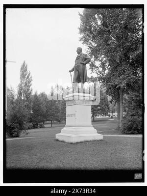 Burlington, Vt., Lafayette Statue, Titel aus Jacke, '3664' auf negativ. Detroit Publishing Co.-Nr. 34488., Geschenk; State Historical Society of Colorado; 1949, Lafayette, Marie Joseph Paul Yves roch Gilbert du Motier, Marquis de, 1757–1834. , University of Vermont. , Skulptur. , Universitäten und Hochschulen. , Usa, Vermont, Burlington. Stockfoto