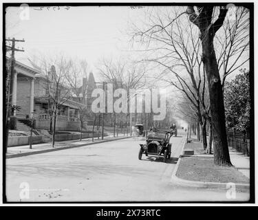 West 2nd St., d. h. Second Street, Little Rock, Ark., 'G 6772' auf negativ., Detroit Publishing Co.-Nr. 071729., Gift; State Historical Society of Colorado; 1949, Residence Streets. , Automobile. Usa, Arkansas, Little Rock. Stockfoto