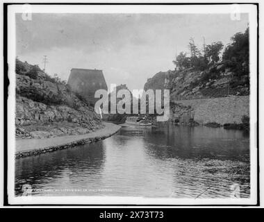 Erie Canal bei Little Falls, negativer Riss, unten rechts. Barge Frank C. Marion in der Mitte, W.H.J. Phot. Co.' auf negativ. Detroit Publishing Co.-Nr. 4018., Geschenk; State Historical Society of Colorado; 1949, Canals. , Usa, New York (Bundesstaat), Erie Canal. , Usa, New York (Bundesstaat), Little Falls. Stockfoto