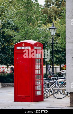 Berühmte rote Telefondosen im Zentrum von London Stockfoto