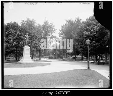 Monroe Park, Richmond, Virginia, Titel aus Jackett, Statue of Williams Wickham links, 'G 5357' auf negativ, Detroit Publishing Co.-Nr. 036650., Geschenk; State Historical Society of Colorado; 1949, Parks. , Skulptur. , Usa, Virginia, Richmond. Stockfoto