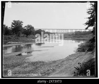 Stahlviadukt über des Moines River, Iowa, C. & N.W. Rym. D. h. Chicago & North Western Railway, „WHJ 644“ auf negativ, Detroit Publishing Co.-Nr. 013743., Geschenk; State Historical Society of Colorado; 1949, Railroad Bridges. , Flüsse. , Usa, Iowa, Des Moines River. Stockfoto