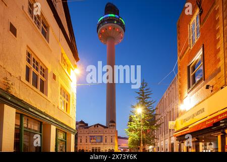 Sonnenaufgang im Radio Tower im Stadtzentrum von Liverpool, England. Stockfoto