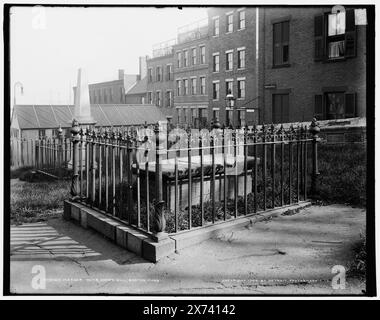 Mather Tomb, COPPS Hill Burying Grounds, Boston, Mass., '1699' auf negativ, Detroit Publishing Co.-Nr. 017067., Geschenk; State Historical Society of Colorado; 1949, Mather, Cotton, 1663-1728. , Gräber und Grabdenkmäler. , Friedhöfe. , Usa, Massachusetts, Boston. Stockfoto