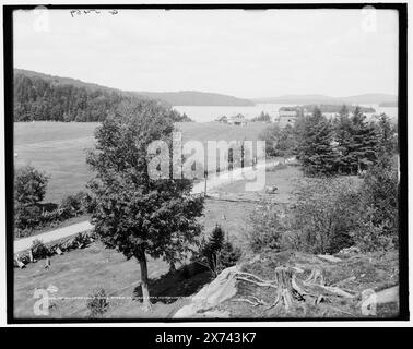 Indian Carry Golf Links, Upper Saranac Lake, Adirondack MTS., N.Y., 'G 5489' auf negativ. Detroit Publishing Co.-Nr. 071256., Geschenk; State Historical Society of Colorado; 1949, Golf. , Usa, New York (Bundesstaat), Adirondack Mountains. , Usa, New York (Bundesstaat), Saranac Lakes. Stockfoto