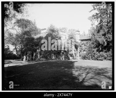 Sunnyside, Heimstadion von Washington Irving, Tarrytown, New York, Titel aus Jacke, negative Risse links unten, '31' auf negativ, Detroit Publishing Co.-Nr. 033251., Geschenk; State Historical Society of Colorado; 1949, Irving, Washington, 1783-1859, Häuser und Orte. , Wohnungen. , Usa, New York (Bundesstaat), Irvington. Stockfoto