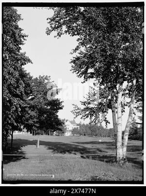 Inn and Golf Links, Roaring Brook, mich., The, 'G 3259' auf negativ. Detroit Publishing Co.-Nr. 019017., Geschenk; State Historical Society of Colorado; 1949, Hotels. , Golf. , Usa, Michigan, Roaring Brook. Stockfoto