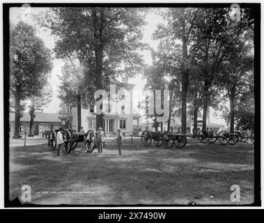 R.E. Lee Camp, Confederates, d. h. Confederate Soldiers' Home, Richmond, Virginia, negativ durchbrochen und aufgenommen., 'G 5354' auf negativ. Detroit Publishing Co.-Nr. 071021., Geschenk; State Historical Society of Colorado; 1949, Cannons. , Soldatenheime. Artillerie (Waffen), USA, Virginia, Richmond. Stockfoto