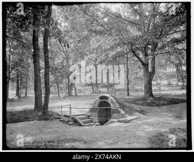 Spangler's Spring, Gettysburg, Pa., auf Tafel: Dieser Frühling versorgte Unions- und Konföderierte Soldaten während der Schlacht mit Wasser., 907-G und 119 auf negativ., Detroit Publishing Co. No. 016595., Geschenk; State Historical Society of Colorado; 1949, Springs. , Gettysburg, Schlacht von, Gettysburg, Pa. 1863. , Schlachtfelder. , Usa, Pennsylvania, Gettysburg. Stockfoto