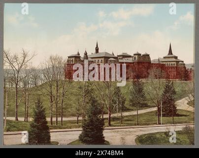 Das Hauptgebäude, Wellesley College, in einem Album, das von Detroit Photographic Co. Vorbereitet wurde, um es als Katalog in seinem Büro zu verwenden. Detroit Publishing Co., nein 53693., Geschenk; State Historical Society of Colorado; 1955, Wellesley College. , Universitäten und Hochschulen. , Usa, Massachusetts, Wellesley. Stockfoto