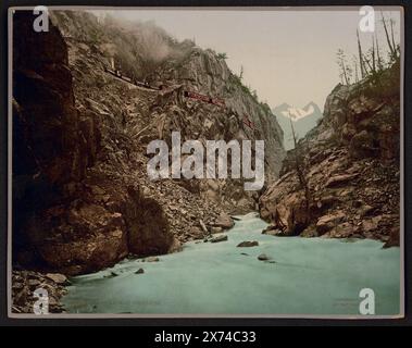 Canyon of the Rio las Animas, Colorado, Title from item., No. 53159., ist Teil der Sammlung der Detroit Publishing Company (Library of Congress)., ausgestellt als digitale Kopie in: 'Not an Ostrich: And Other Images from America's Library' im Annenberg Space for Photography, 2018; Detroit Publishing Co. Sektion., Annenberg Batch 15. Denver and Rio Grande Railroad Company, 1900-1910. , Canyons, Colorado, 1900-1910. , Rivers, Colorado, 1900-1910. , Schmalspurbahnen, Colorado, 1900-1910. , Animas Canyon (Colol.), 1900-1910. Stockfoto