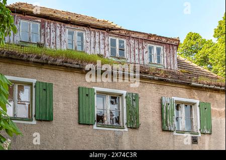 Heruntergekommenes Bauernhaus auf Schloss Grillenburg, Sachsen, Deutschland Stockfoto