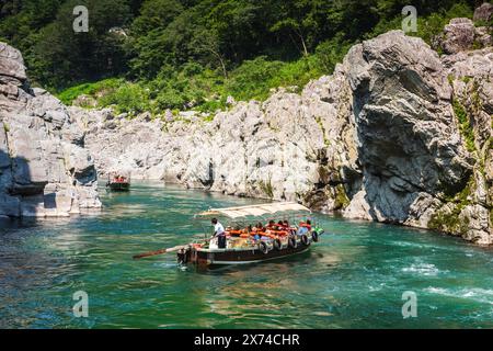 Oboke Gorge Japan - 18. Juli 2016: Bootstour auf dem grünen Fluss in der Oboke Gorge in miyoshi-shi, Tokushima, Japan. Stockfoto