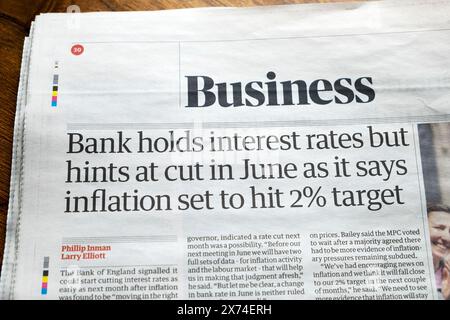 „Die Bank hält die Zinsen, deutet aber auf eine Senkung im Juni hin, da sie sagt, dass die Inflation das Ziel von 2 % erreichen soll“, titelte die Zeitung Guardian am 10. Mai 2024 Stockfoto