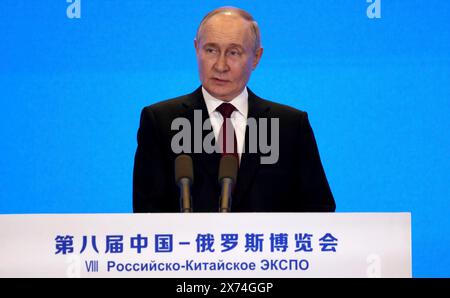 Harbin, China. Mai 2024. Der russische Präsident Wladimir Putin hält bei der Eröffnung der EXPO Russland-China und des Russland-China-Forums zur interregionalen Zusammenarbeit am 17. Mai 2024 in Harbin, China, eine Rede. Quelle: Planetpix/Alamy Live News Stockfoto