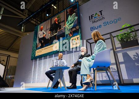 Julia-Niharika Sen, Prof. Dr. Ian Goldin, Daniel Libeskind bei der Zukunft des Lebens - Adapting to the results of Climate Change Diskussion am 17.5.2024 in München bei der IFAT Munich, der Weltleitmesse für Wasser-, Abwasser, Abfall- und Rohstoffwirtschaft. -- Julia-Niharika Sen, Prof. Dr. Ian Goldin, Daniel Libeskind bei The Future of Living - Adapting to the results of Climate Change Discussion am 17. Mai 2024 der IFAT in München. Die IFAT ist die weltweit führende Fachmesse für Wasser-, Abwasser-, Abfall- und Rohstoffwirtschaft. (Foto: Alexander Pohl/SIPA USA) Stockfoto