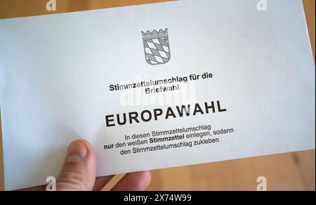 Umschlag mit Stimmzettel zur Europawahl Stockfoto