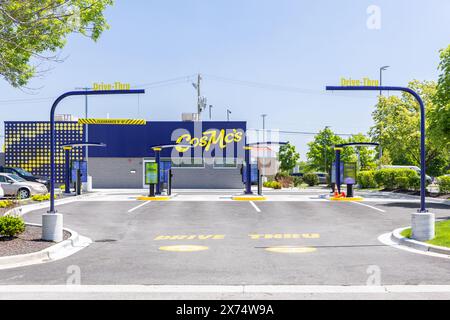 CosMc's ist ein neues, kleinformatiges Restaurant, das McDonald's gehört. Es ist ein Drive-Thru-Konzept und derzeit der einzige Laden in Illinois. Stockfoto