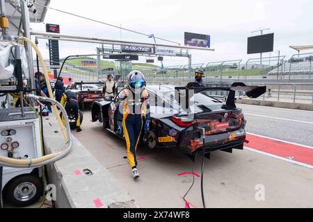 Amerika. Mai 2024. Samantha Tan (38) mit ST Racing im BMW M4 GT3 bereitet sich auf die erste Übung auf der Fanatec GT World Challenge America, Circuit of the Americas vor. Austin, Texas. Mario Cantu/CSM/Alamy Live News Stockfoto