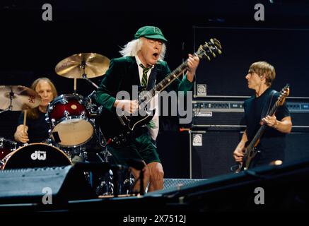 AC/DC Angus Young - Power Up Tour - Europa 2024 live im Olympiastadion ...