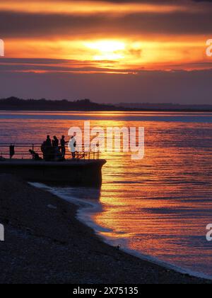 Sheerness, Kent, Großbritannien. Mai 2024. Wetter in Großbritannien: Atemberaubender Sonnenuntergang in Sheerness, Kent. Quelle: James Bell/Alamy Live News Stockfoto