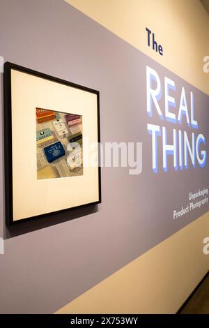 Ausstellung „The Real Thing: Unpacking Product Photography“ im Metropolitan Museum of Art in New York City, USA 2024 Stockfoto