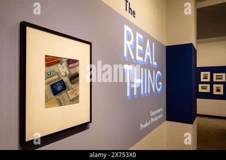Ausstellung „The Real Thing: Unpacking Product Photography“ im Metropolitan Museum of Art in New York City, USA 2024 Stockfoto