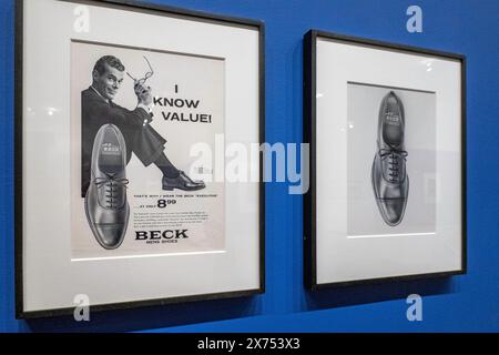 Ausstellung „The Real Thing: Unpacking Product Photography“ im Metropolitan Museum of Art in New York City, USA 2024 Stockfoto