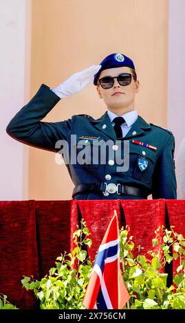 Asker, Norwegen. Mai 2024. Prinzessin Ingrid Alexandra von Norwegen feiert den Nationalfeiertag auf dem Balkon des Königspalastes in Oslo, Norwegen Credit: Albert Nieboer POINT THE GUE OUT, Norway/dpa/Alamy Live News Stockfoto