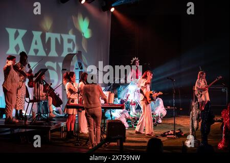 London, Vereinigtes Königreich. Mai 2024. Kate Nash begeistert die Menge bei einer ausverkauften Erde in Hackney, East London. . Cristina Massei/Alamy Live News Stockfoto