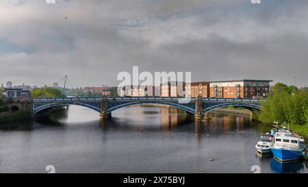 Eine allgemeine Ansicht der Victoria Bridge, die den Fluss Tees zwischen Stockton on Tees und Thornaby überspannt, wie sie am Freitag, den 17. Mai 2024 gesehen wurde. (Foto: Mark Fletcher | MI News) Credit: MI News & Sport /Alamy Live News Stockfoto