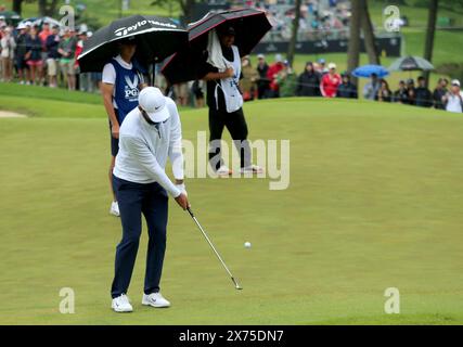 Louisville, Usa. Mai 2024. Scottie Scheffler schickt auf dem vierzehnten Grün während der zweiten Runde der PGA Championship 2024 auf dem Valhalla Golf Course am Freitag, den 17. Mai 2024 in Louisville, Kentucky. Foto von John Sommers II/UPI Credit: UPI/Alamy Live News Stockfoto