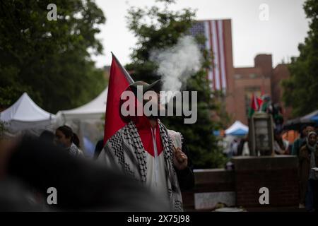 GWU, DC, USA - 4. Mai 2024: Foto von pro-palästinensischen Lagern an der George Washington University, DC in einer nebeligen Nacht Stockfoto