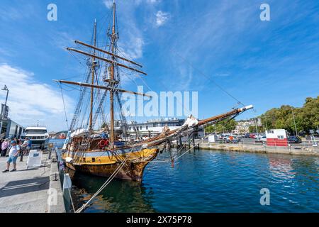 STV-Trainingsschiff in Richtung Windeward ist am Brooke Street Pier in Hobart Tasmanien festgebunden Stockfoto