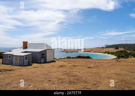 Ruby Hunt's Cottage hoch auf einem Hügel mit Blick auf Darlington, Maria Island Tasmanien Stockfoto