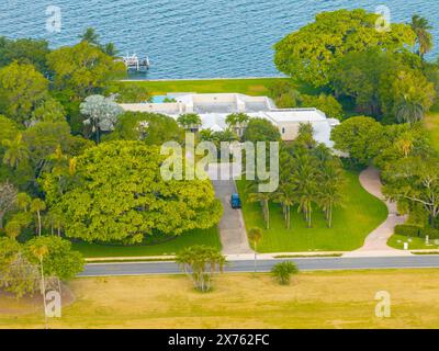 Miami Beach, FL, USA - 17. Mai 2024: 11 Indian Creek Island Rd wurde 2023 von Jeff Bezos gekauft Stockfoto